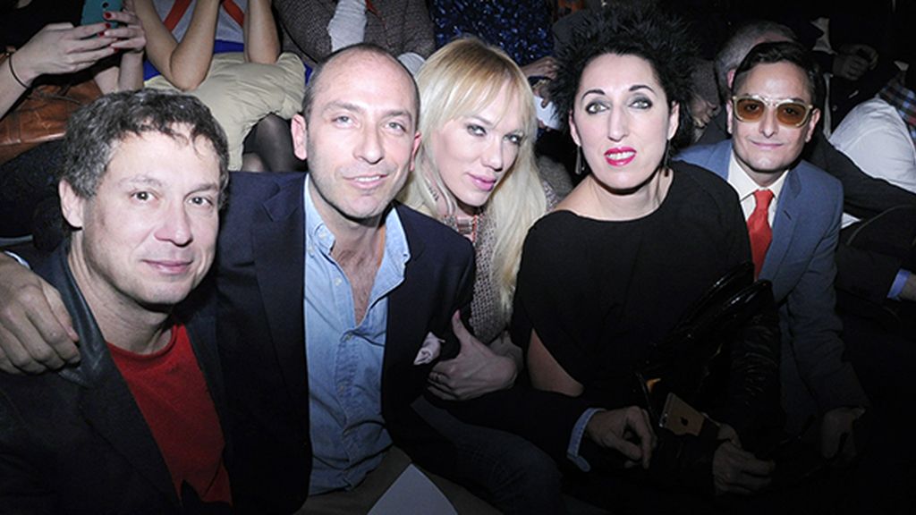 Front row lleno de amigos para disfrutar de la nueva colección de Juanjo Oliva