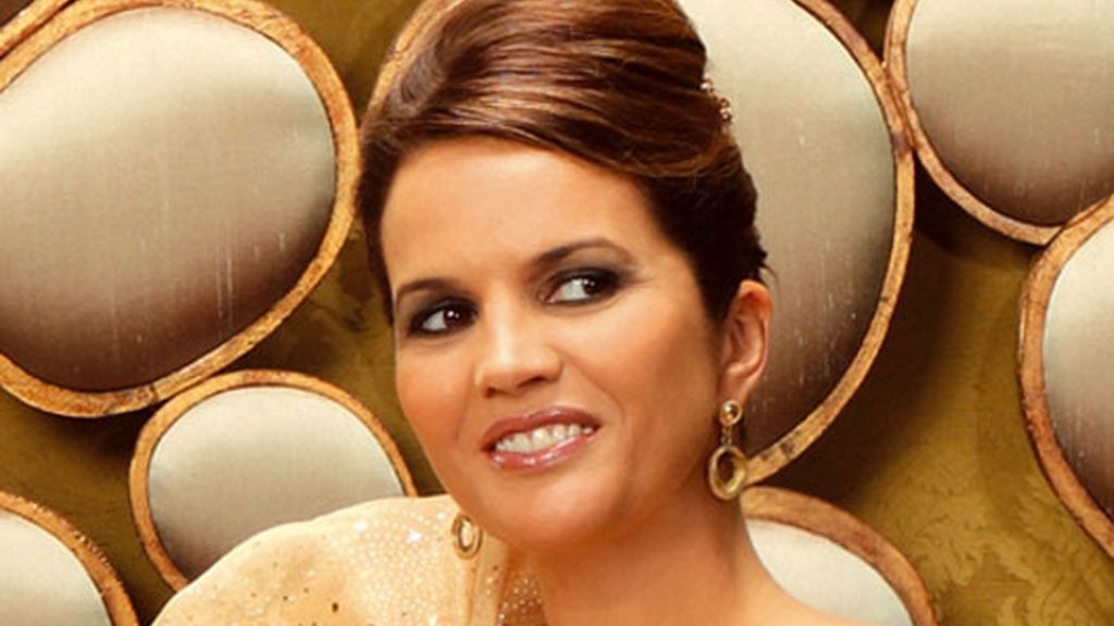 Septiembre: Forlán recibe el otoño con Marta López y Paloma García Pelayo