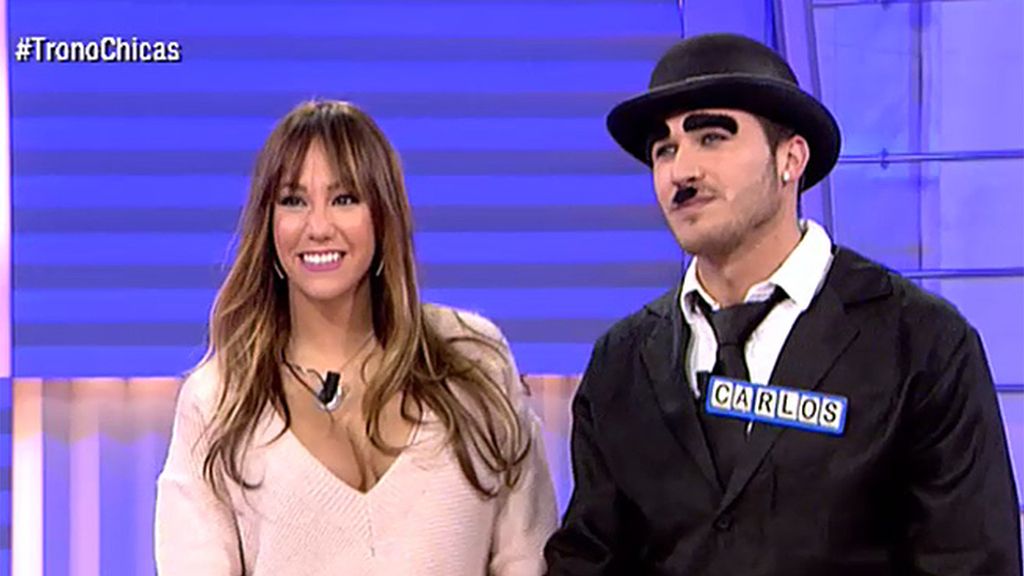 Carlos interpreta a Charlot