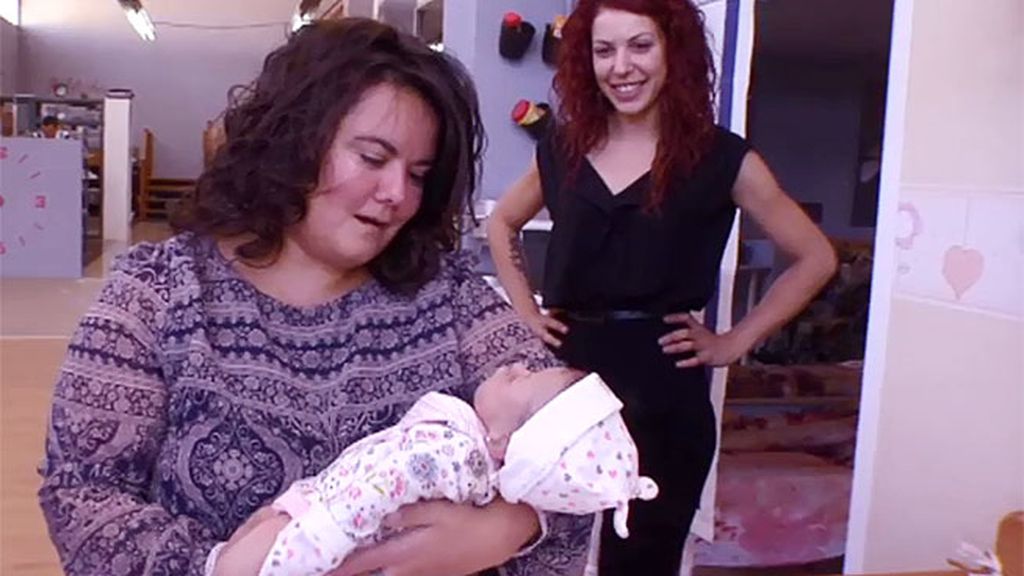Tamar conoce al 'bebé reborn' que ha adoptado: "¡Qué bonita!"