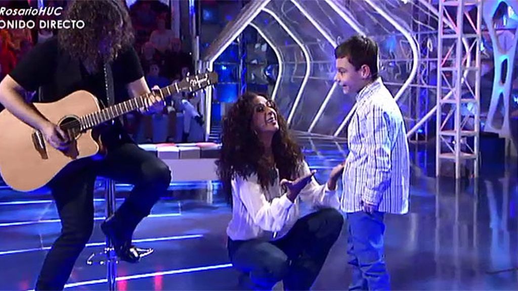 Rosario y Adrián cantan por primera vez juntos 'Qué bonito'