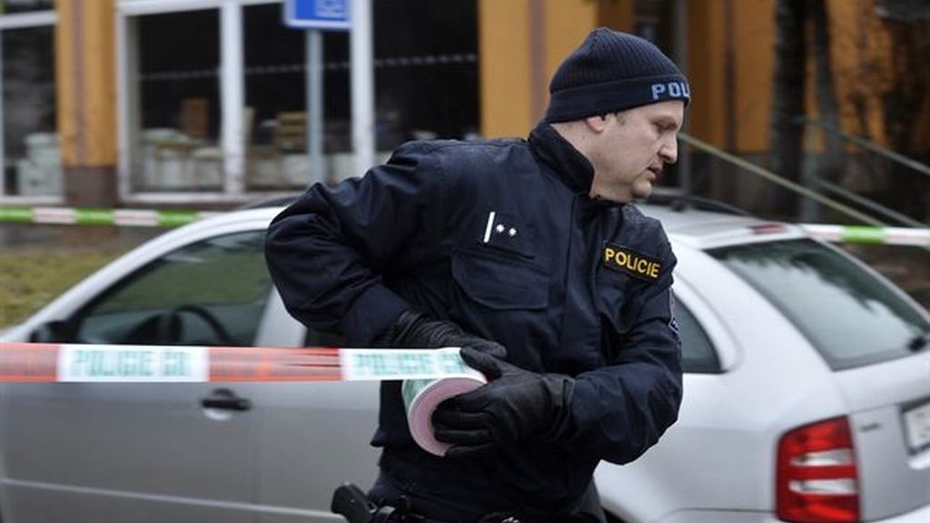 Un hombre "mentalmente inestable" mata a 8 personas en la República Checa
