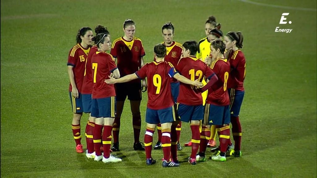 Vero Boquete ejerce de capitana en el rondo: ¡arenga y charla táctica en el descanso!