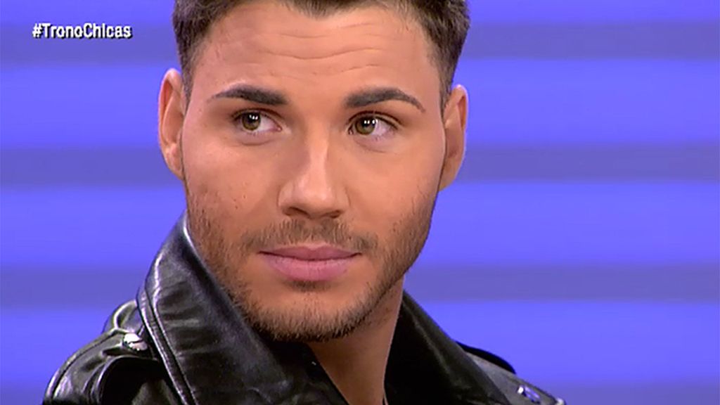 Alejandro en la silla caliente por una confidencia que no era la que él quería contar