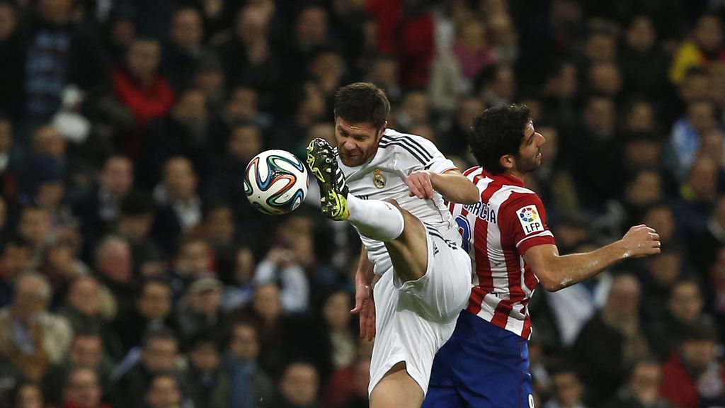 Raúl García y Xabi Alonso, siete piques en los que saltaron más que chispas