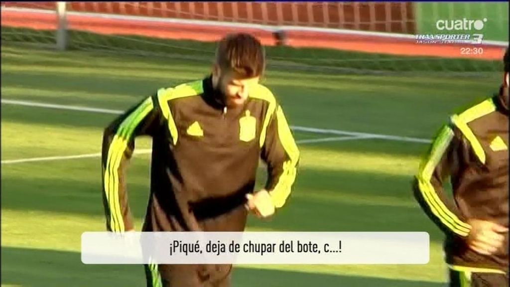 Varios aficionados increpan a Piqué en Las Rozas: "¡Fuera de la Selección!"