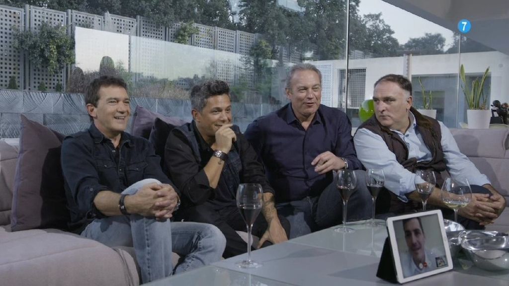 Banderas, José Andrés y Casillas alucinan con la foto de Alejandro Sanz de niño