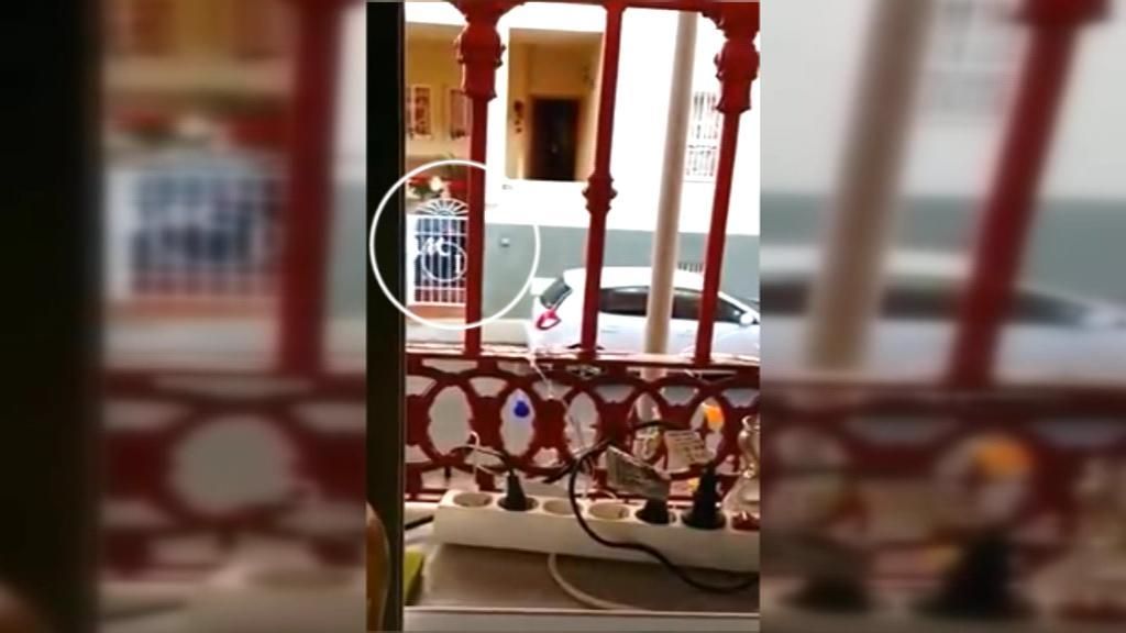 El consejero de Seguridad de Melilla revienta la cerradura de la casa de su exmujer