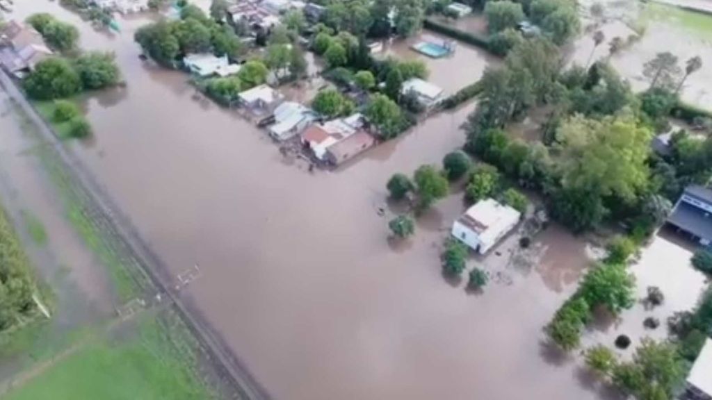 Las lluvias dejan cientos de desalojados y enormes pérdidas en Argentina y Uruguay