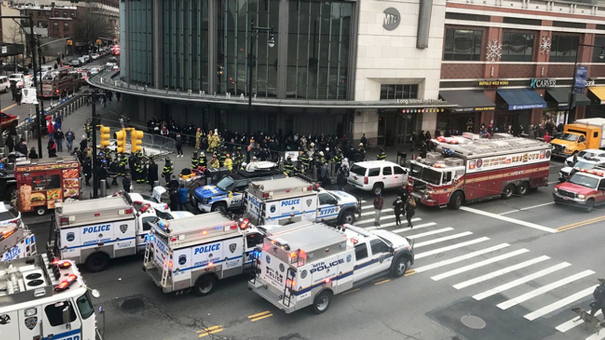 Más de cien heridos por el descarrilamiento de un tren en Nueva York