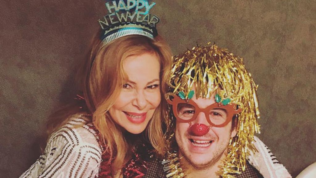 El posado de Helen, Rudy y Alan, el vídeo de los Piqué, embarazo sorpresa... #¡Hola2017!