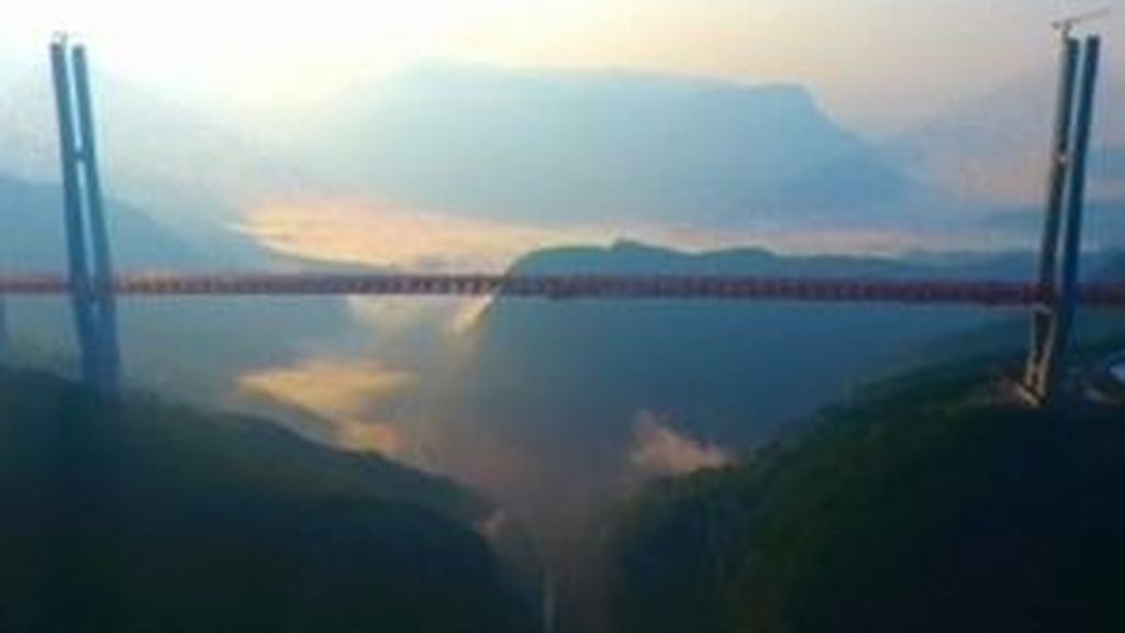 Abre al tráfico el puente más alto del mundo