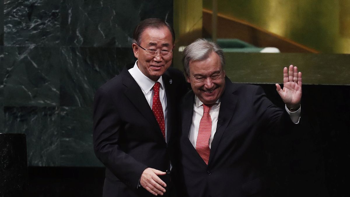 António Guterres, el nuevo secretario general de la ONU junto a Ban Ki Moon