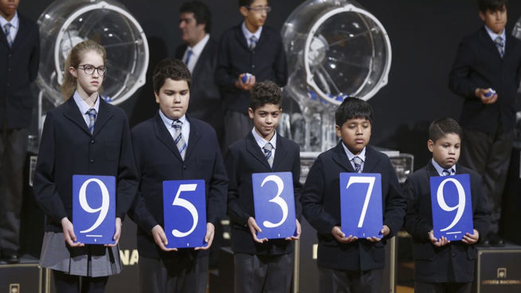 El segundo premio de 'El Niño', muy repartido, cae en el número 95.379