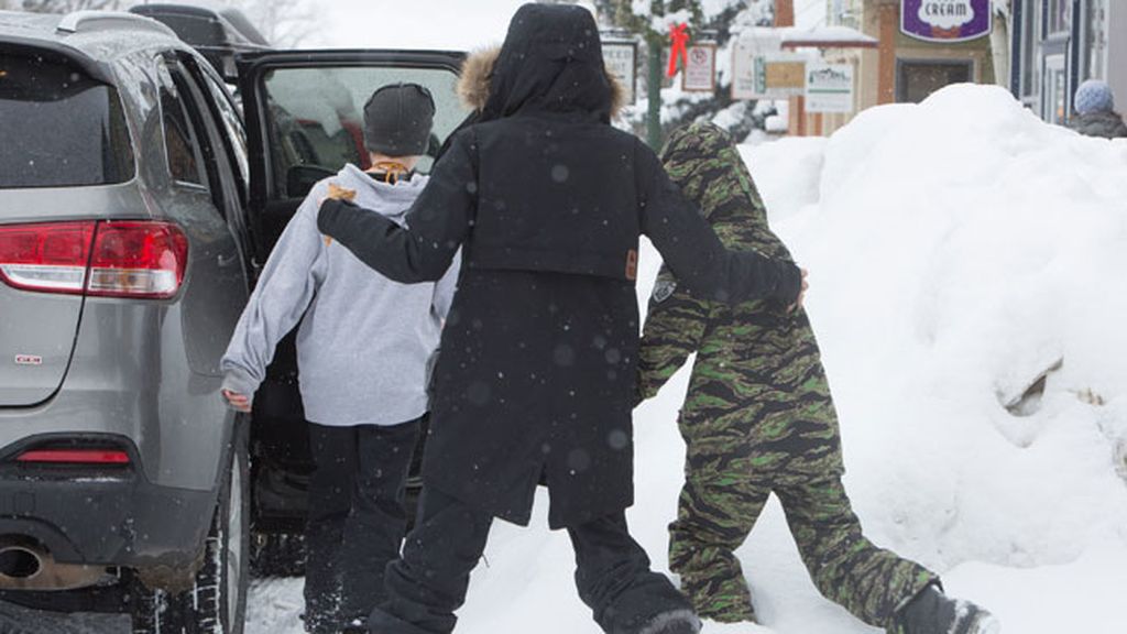 Angelina Jolie y sus hijos Shiloh y Knox, salieron a por helados