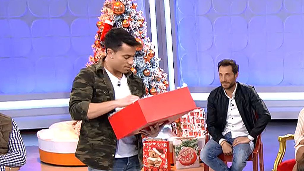 Los reyes magos vienen cargados de regalos para Diego