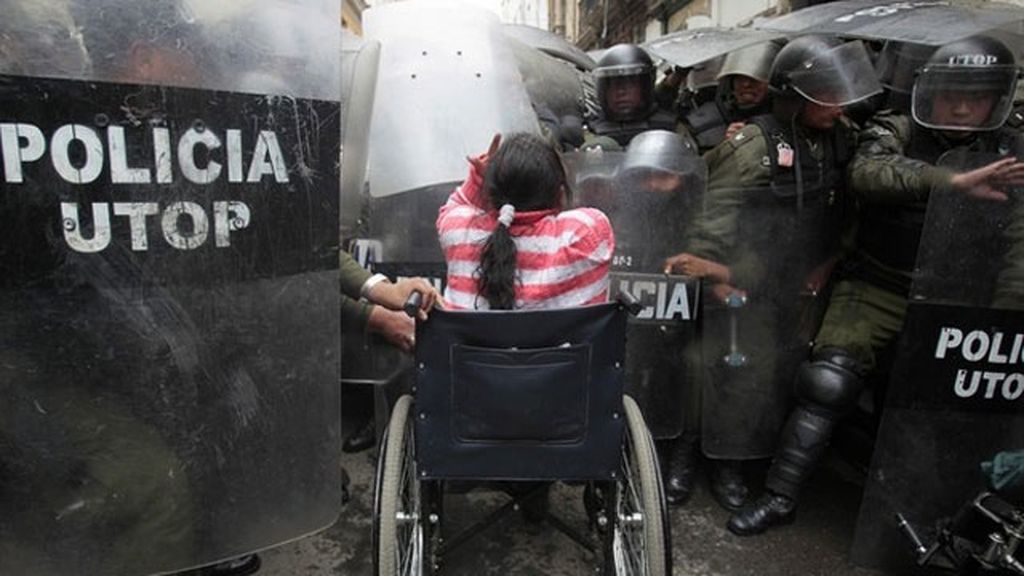Varios heridos en una marcha de discapacitados en La Paz