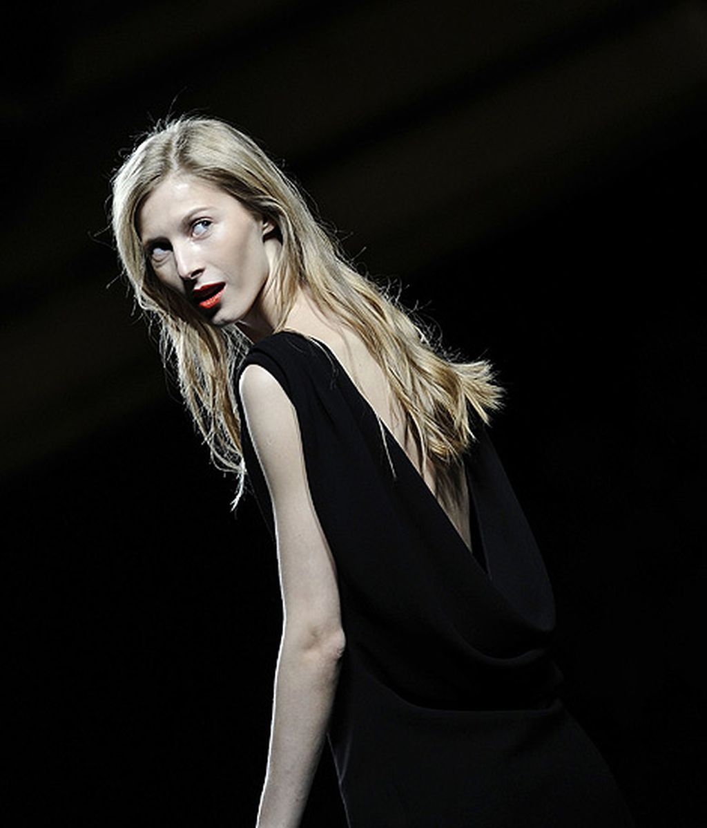 Elegancia extrema en la mujer urbana