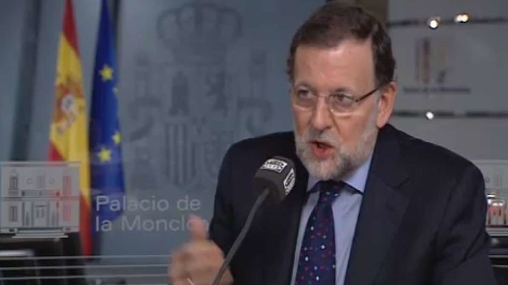Rajoy, con ganas de mandar más SMS, a pesar de Bárcenas