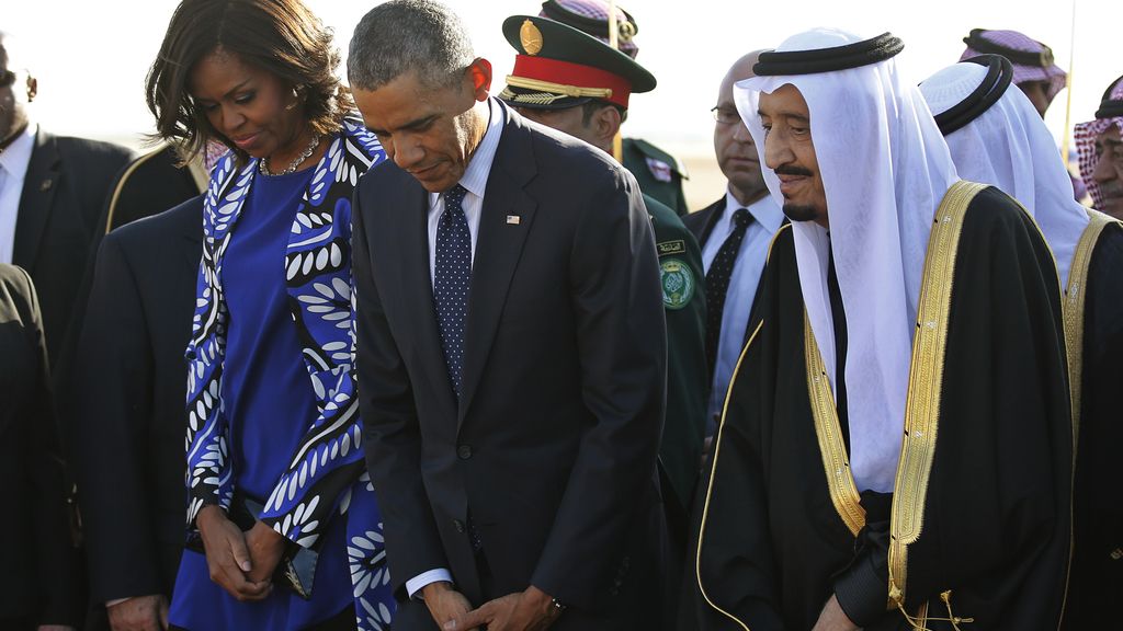 Duras críticas a Michelle Obama por no llevar velo en Arabia Saudí