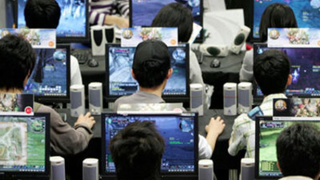 Local, videojuegos, jugadores, internet Local, videojuegos, jugadores, internet