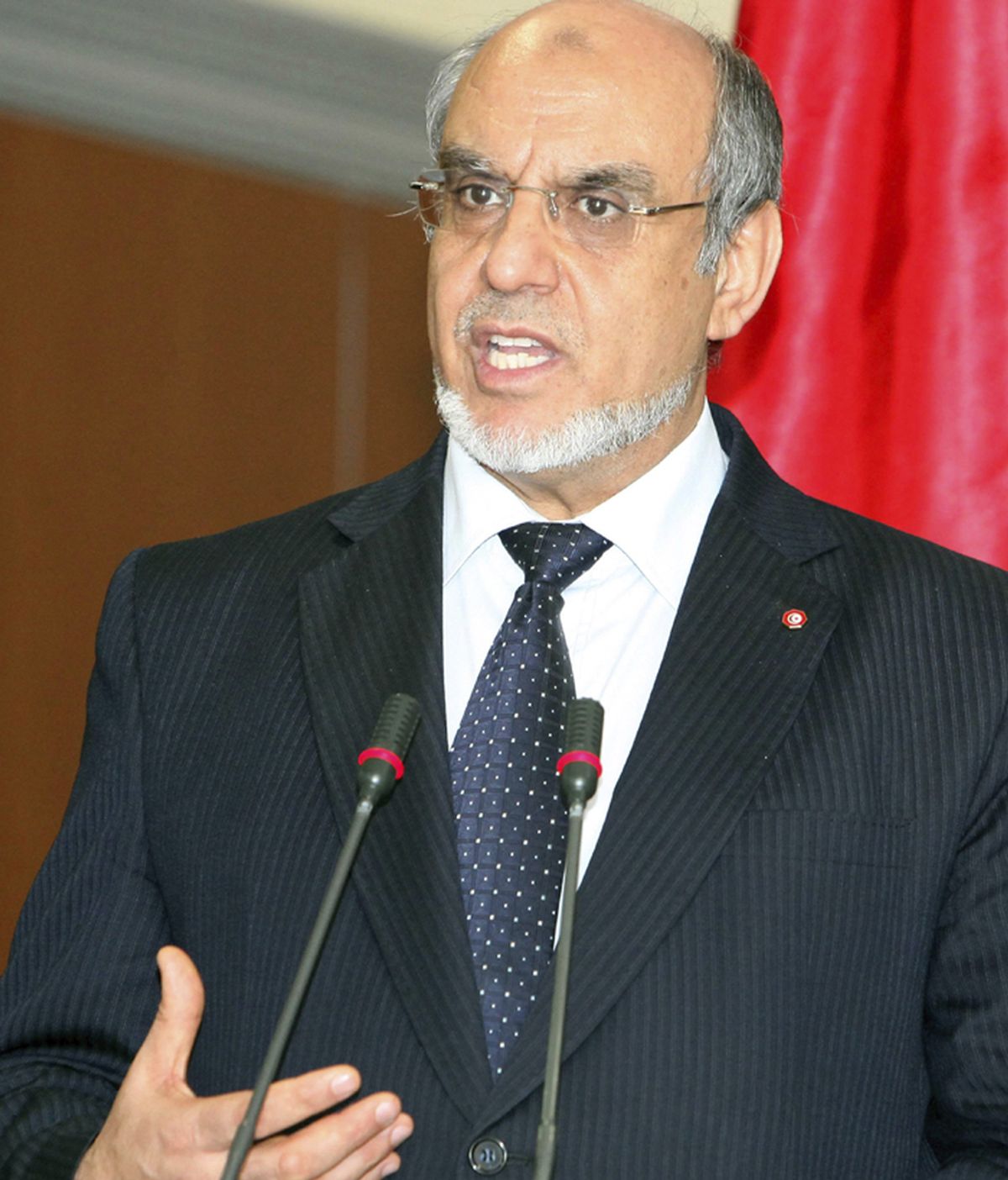El primer ministro tunecino presenta su dimisión