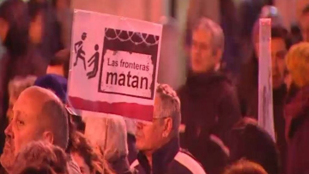 Multitudinaria concentración en Madrid por las 15 víctimas de la frontera de Ceuta