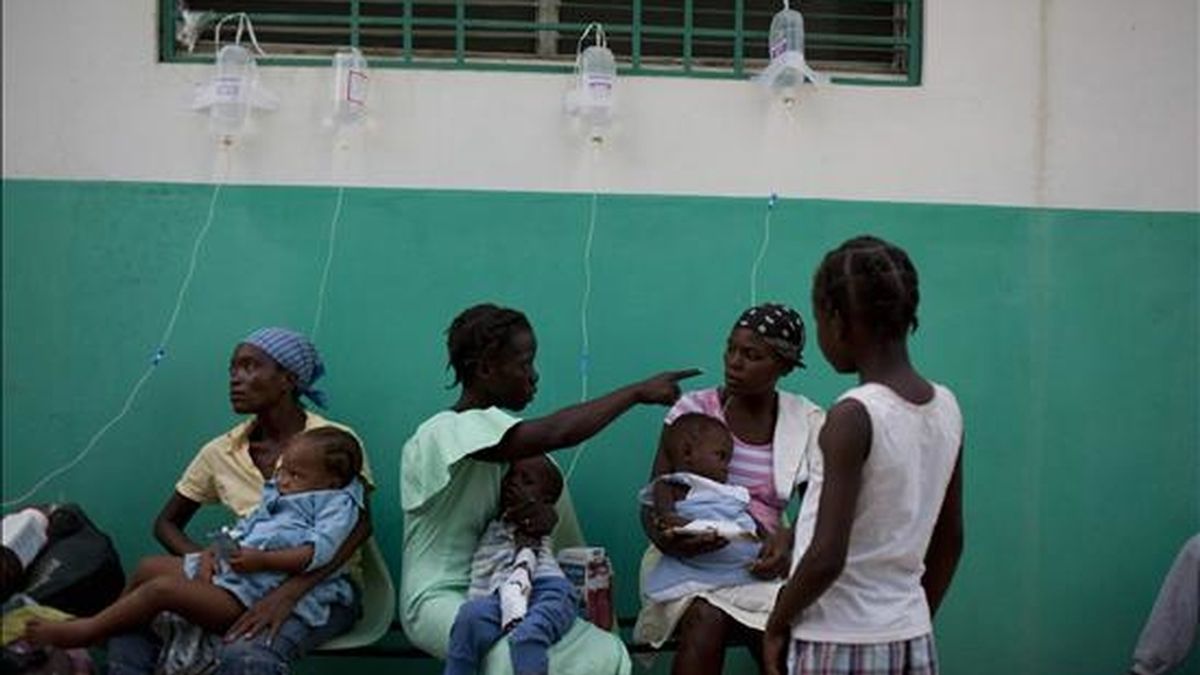 La epidemia ha matado en Haití a más de 2.500 personas y ha afectado a más de 121.000 desde su aparición a mediados de octubre en la ciudad haitiana de Mirebalais (centro). EFE/Archivo La epidemia ha matado en Haití a más de 2.500 personas y ha afectado a más de 121.000 desde su aparición a mediados de octubre en la ciudad haitiana de Mirebalais (centro). EFE/Archivo