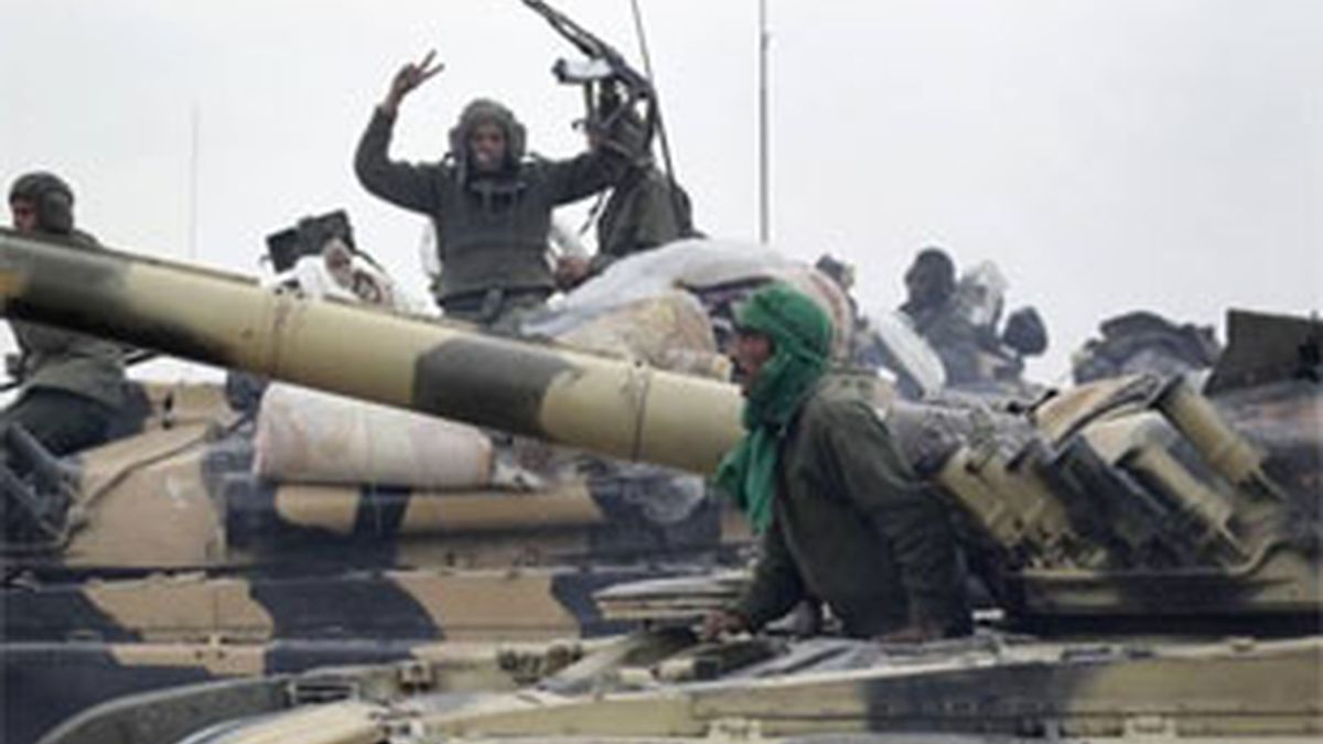 Acusan a Gadafi de dar viagra a sus soldados para incitarlos a cometer violaciones. Foto: EFE.