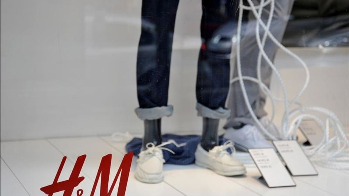 Escaparate de la tienda de ropa de la marca sueca "H&M". EFE/Archivo
