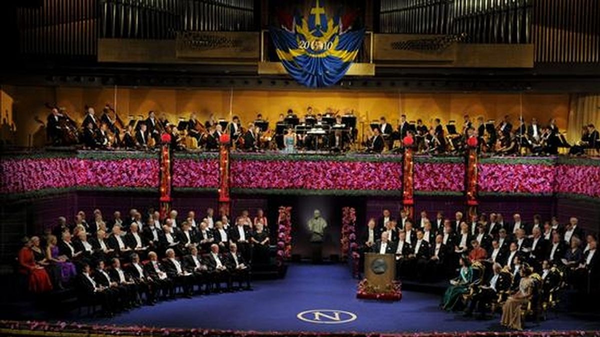 Vista general de la ceremonia de entrega de los Premios Nobel celebrada en la Sala de Conciertos de Estocolmo. EFE Vista general de la ceremonia de entrega de los Premios Nobel celebrada en la Sala de Conciertos de Estocolmo. EFE