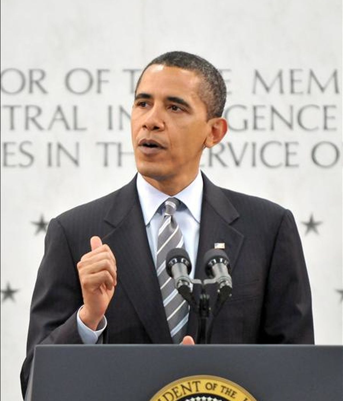 La página de Susan Boyle ha superado en visitas a la del presidente de Estados Unidos, Barack Obama. En la imagen, Obama se dirige a los empleados de la Agencia Central de Inteligencia (CIA) ayer, 20 de abril, en el cuartel general de la CIA, el Centro para Inteligencia George Bush en McLean, Virginia (EEUU). EFE
