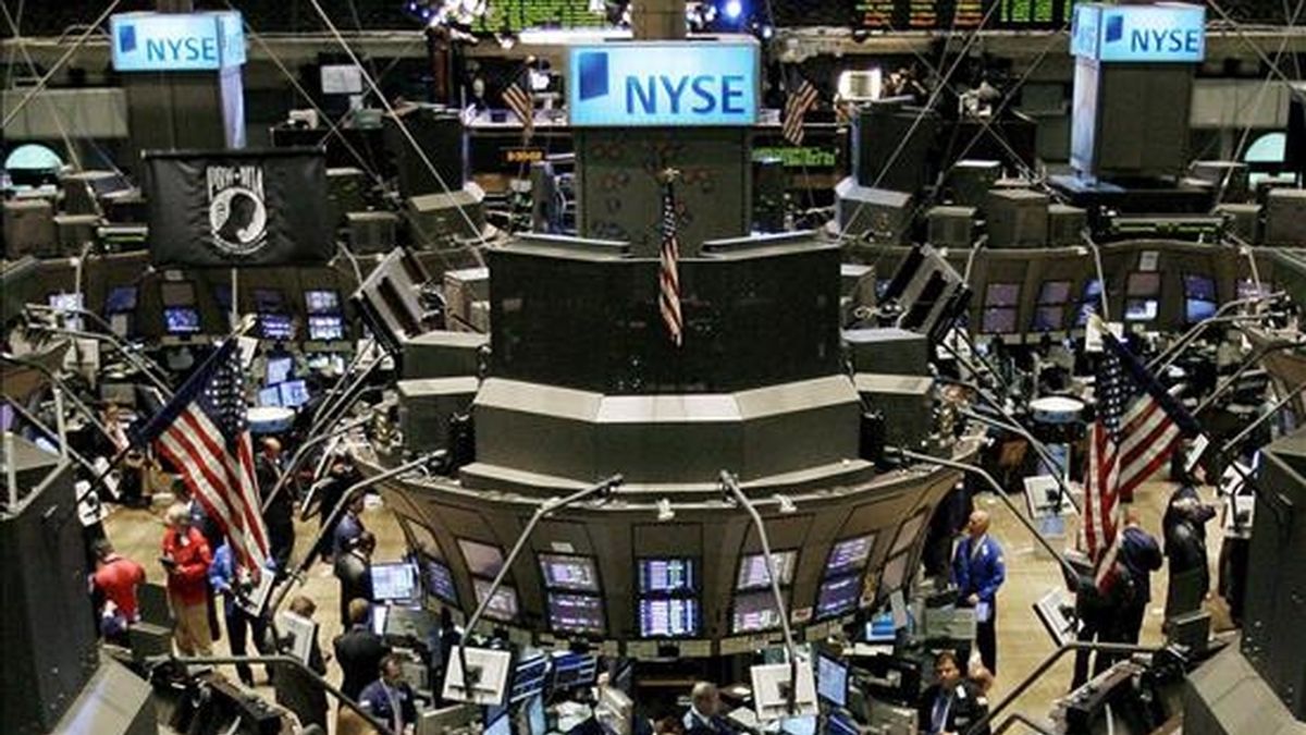 El índice Dow Jones de Industriales perdió hoy 34,01 puntos y se situó en 8.438,39 unidades. EFE/Archivo
