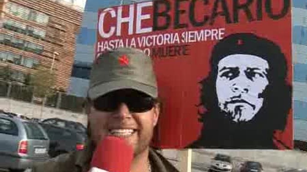 El "Che becario" la lía en los aparcamientos de Telecinco