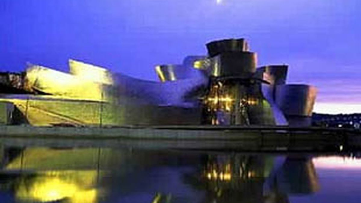 Música, danza, literatura, teatro, diseño, videocreación y visitas extraordinarias a los centros de arte y museos de la ciudad (BilbaoArte, Museo Guggenheim,  Bellas Artes, Museo Diocesano o Museo Vasco) conforman una oferta inigualable.