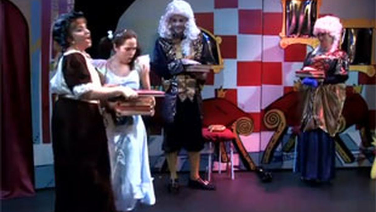La Compañía Tarambana, durante la adaptación teatral de "La princesa Ana".