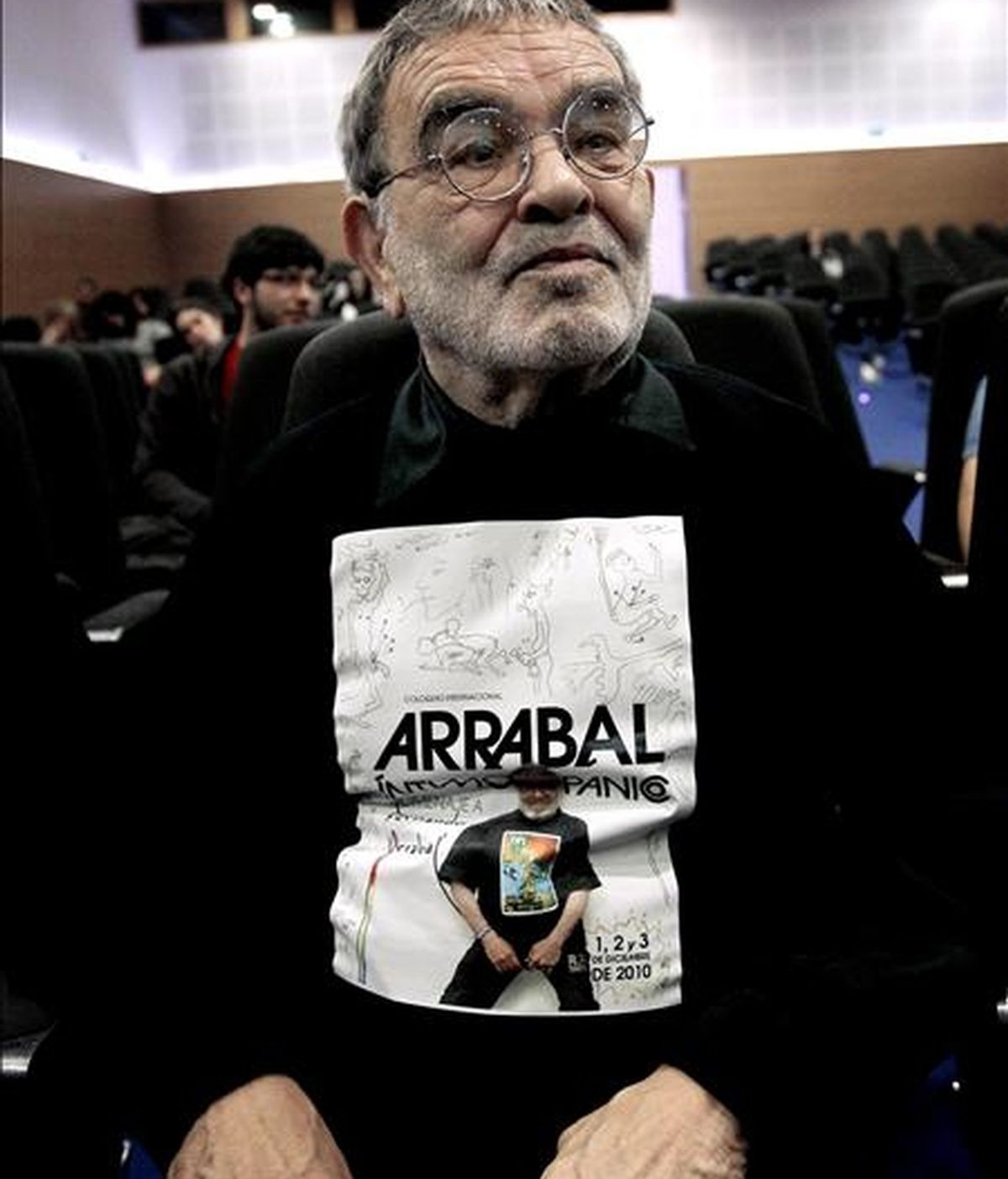 El dramaturgo Fernando Arrabal durante el coloqio-homenaje que le tributa la Universidad de Valencia y en el que se repasará su filmografia completa asi como representaciones escénicas relacionadas con su obra. EFE