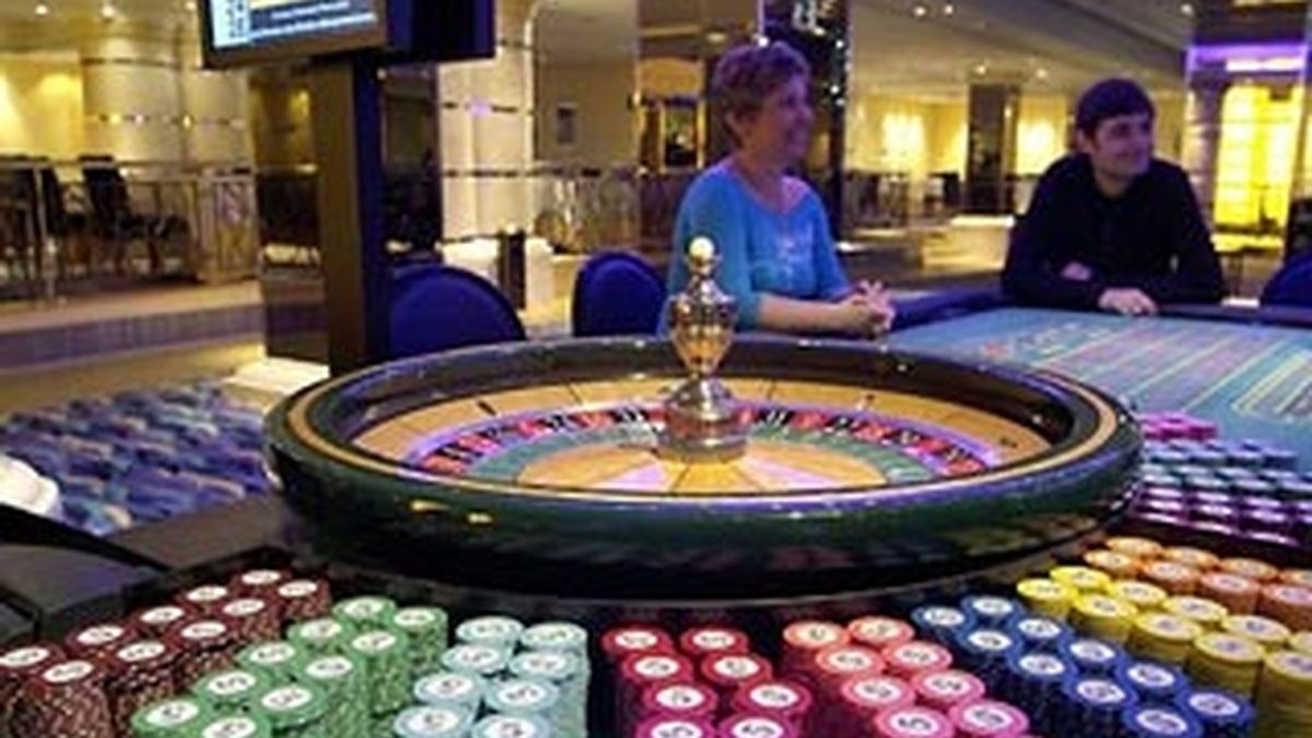 Más de 75.000 españoles tienen prohibido el acceso a bingos y casinos por problemas de ludopatía. Foto: EFE