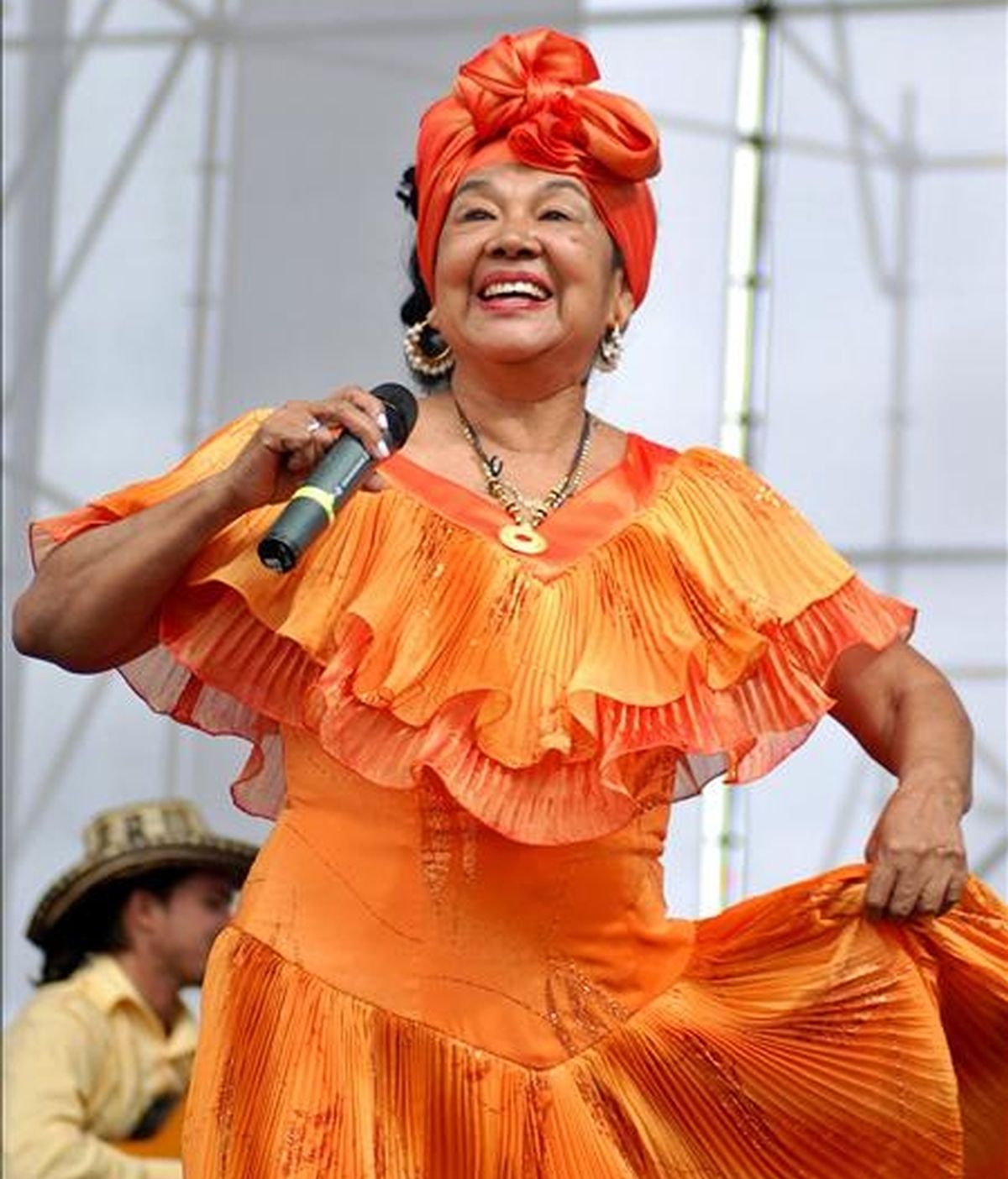 La artista colombiana Toto la Momposina durante una actuación en Bogotá (Colombia). EFE/Archivo