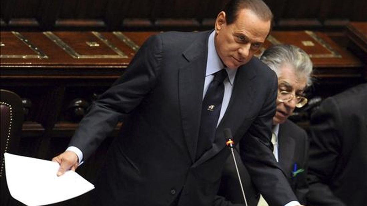 El primer ministro italiano Silvio Berlusconi interviene durante la sesión celebrada en el Senado italiano. EFE