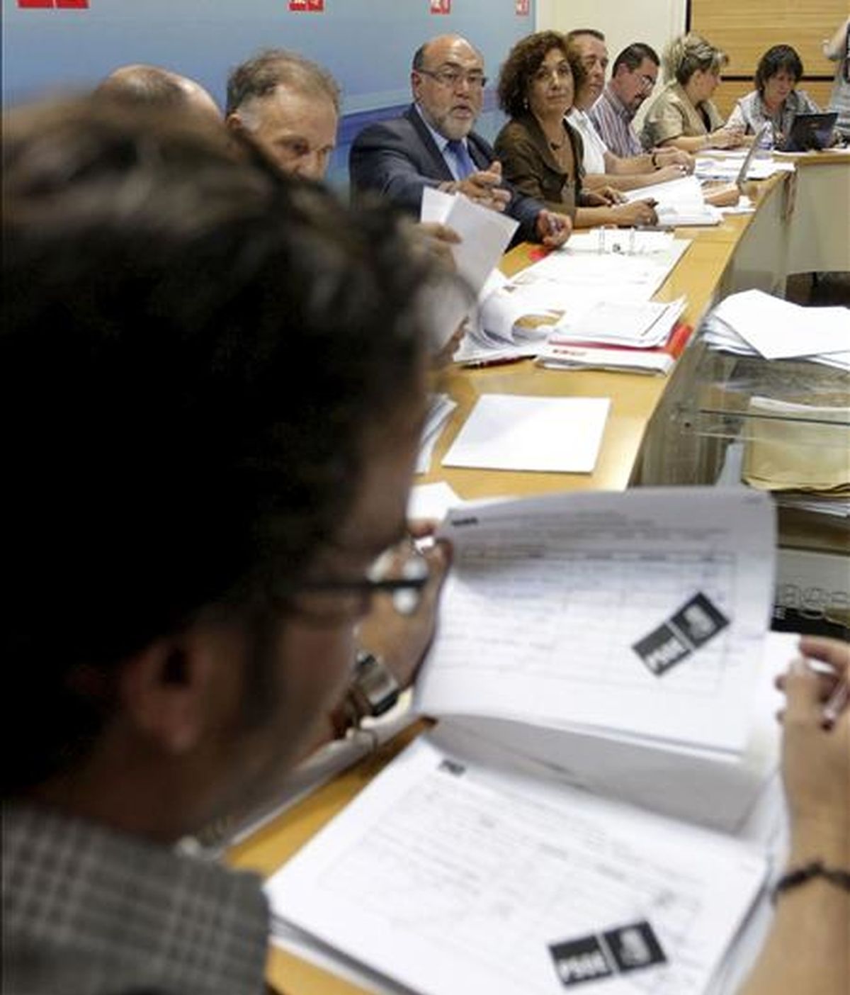 La Comisión de Garantías electorales del PSPV-PSOE revisa los avales presentados por los candidatos para las primarias a la Presidencia de la Generalitat valenciana. EFE
