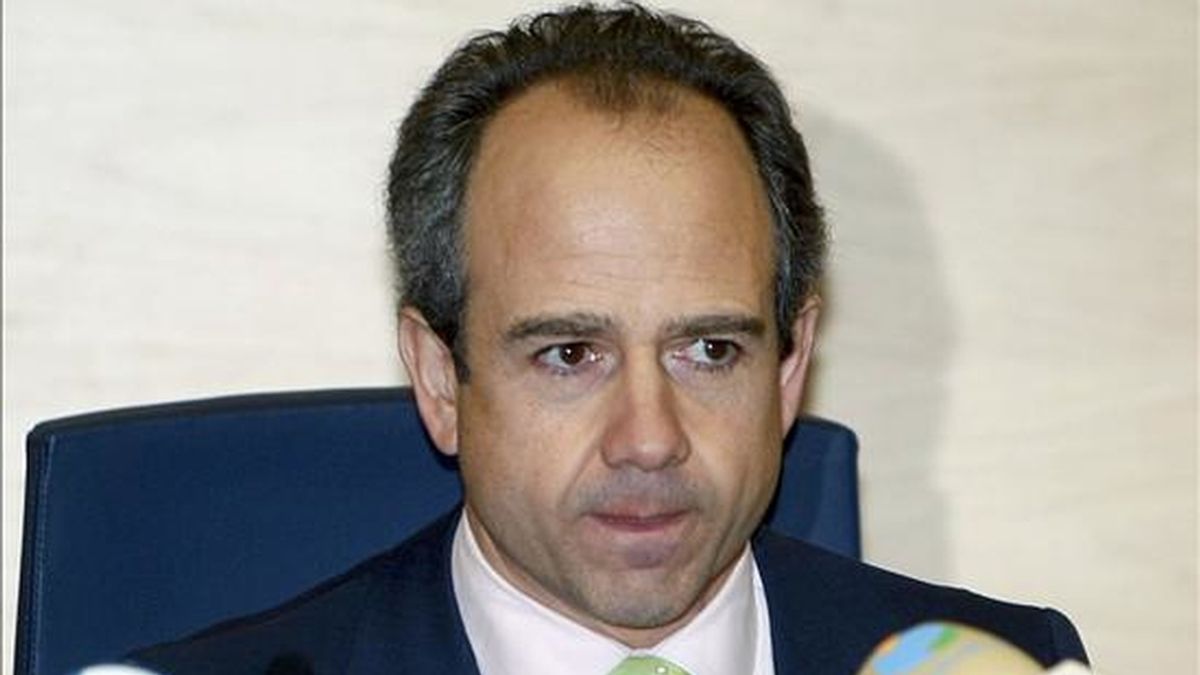 El alcalde de Boadilla del Monte, Arturo González Panero, durante la rueda de prensa ofrecida tras el pleno extraordinario en el que ha formalizado públicamente su dimisión. EFE