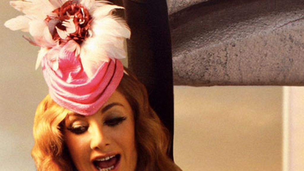 Junio: Superman da la bienvenida al verano con Belén Rodríguez