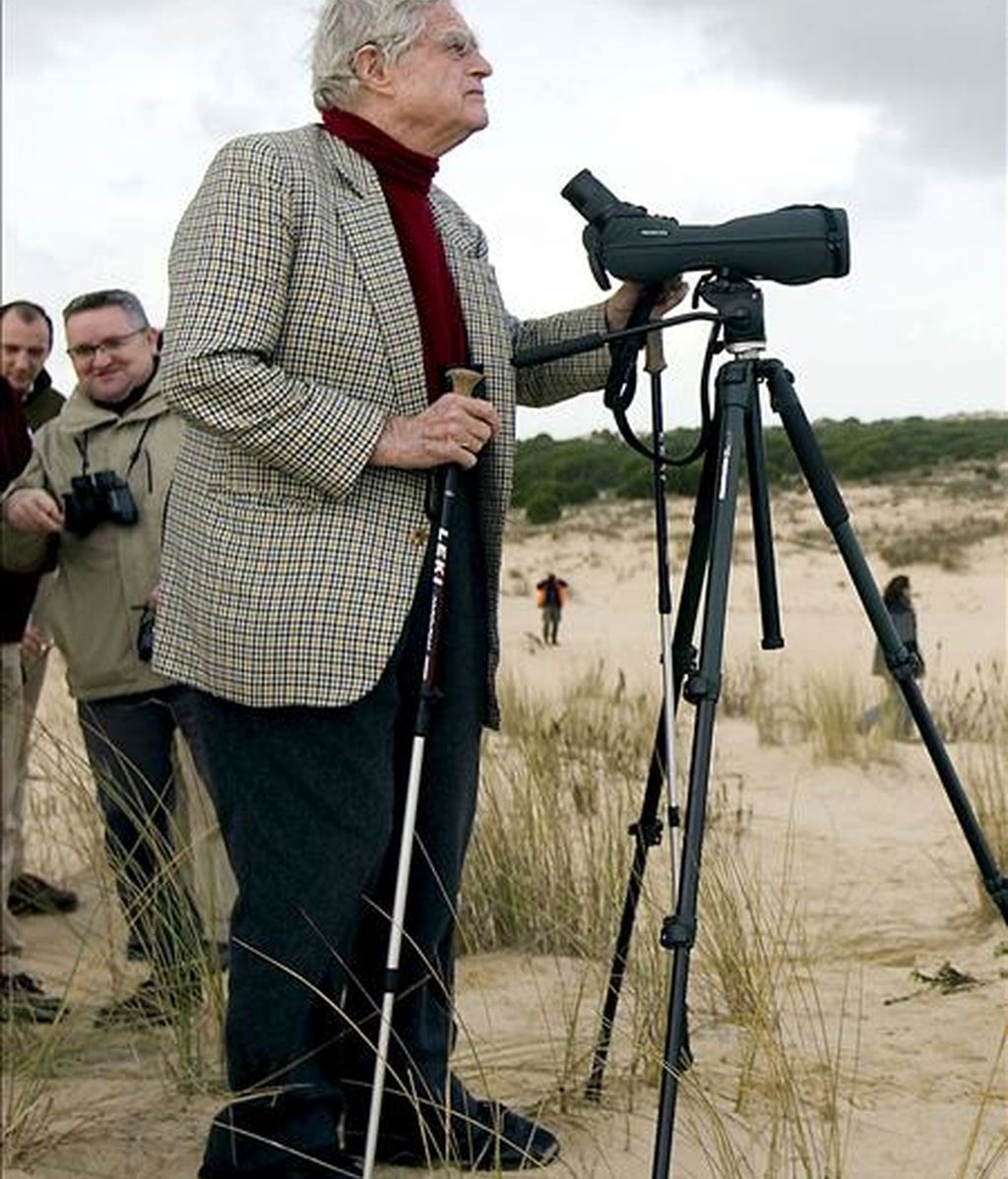 El científico suizo Luc Hoffman, uno de los fundadores de Doñana, el pasado dia 3 en los actos de conmemoración de los cuarenta años de la declaración de este espacio protegido como parque nacional y quien ha declarado en entrevista a EFE que este ecosistema se ha preservado bien desde 1969, cuando fue declarado parque nacional, pero ha advertido de que en su entorno "hay ahora más presiones y más amenazas" que hace cuarenta años. EFE