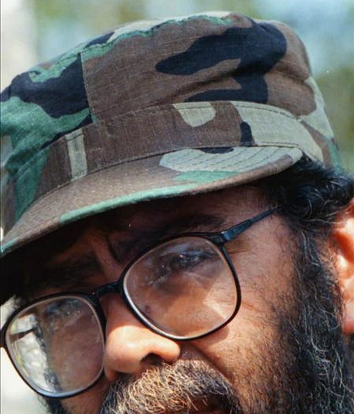 En la imagen, fotografía de archivo sin fechar del máximo jefe de las FARC, Guillermo León Sáenz Vargas, alias "Alfonso Cano". EFE/Archivo