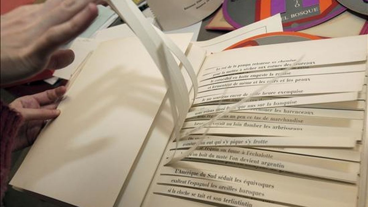 Una de las obras de la biblioteca del escritor argentino Julio Cortázar, donada por su viuda y albacea Aurora Bernárdez en 1993 y reunidas por la Fundación Juan March de Madrid cuando se cumplen 25 años del fallecimiento del autor. EFE