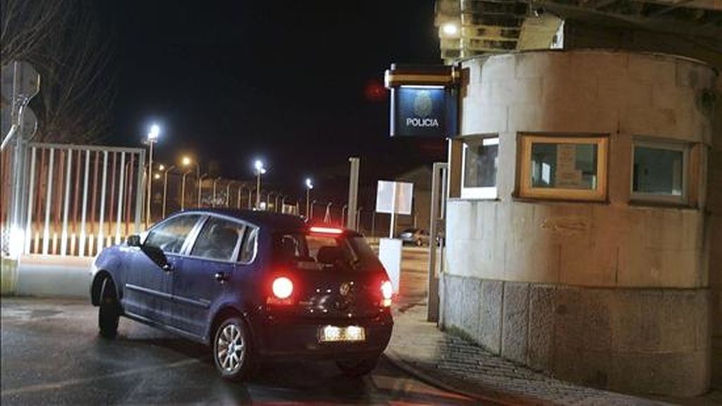 Comisaría de Policía Nacional donde se ha trasladado un vehículo abandonado en cuyo interior se ha encontrado una fiambrera con el anagrama de ETA, han informado fuentes de la investigación. EFE Comisaría de Policía Nacional donde se ha trasladado un vehículo abandonado en cuyo interior se ha encontrado una fiambrera con el anagrama de ETA, han informado fuentes de la investigación. EFE