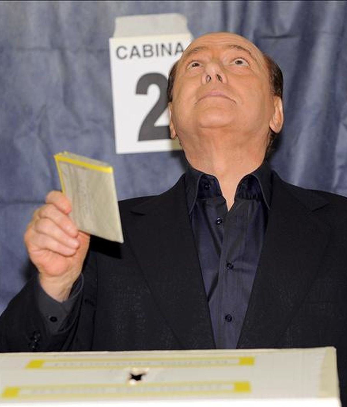 El primer ministro italiano, Silvio Berlusconi, el pasado 7 de junio, día de las elecciones al Parlamento Europeo. EFE/Archivo