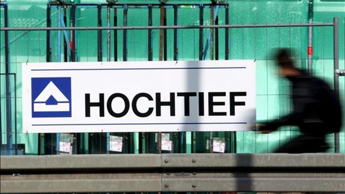 ACS publicó hoy el documento de oferta para la opa sobre Hochtief, lo que implica que a partir de ahora los accionistas de la alemana pueden ofrecer sus acciones a la compañía presidida por Florentino Pérez. EFE/Archivo