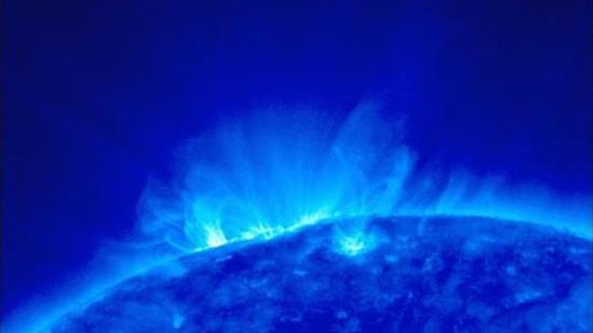 La imagen es una de las primeras fotografías tridimensionales del Sol, publicada por la NASA el 24 de abril de 2007. La NASA ha detectado que el astro rey ha entrado en un extraño proceso de quietud. EFE/Archivo